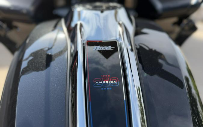 2026 Harley-Davidson® Road Glide® Midnight Ember Chrome Trim