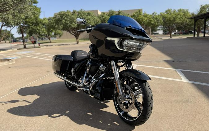 2026 Harley-Davidson® Road Glide® Midnight Ember Chrome Trim