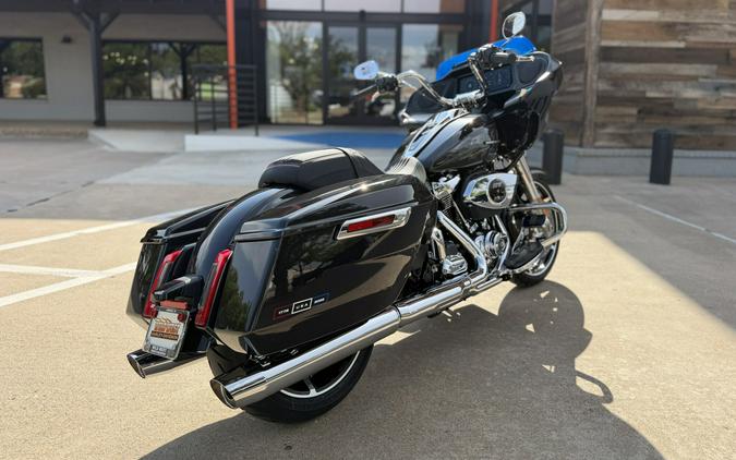 2026 Harley-Davidson® Road Glide® Midnight Ember Chrome Trim