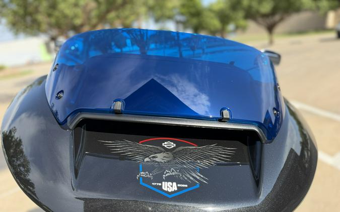 2026 Harley-Davidson® Road Glide® Midnight Ember Chrome Trim