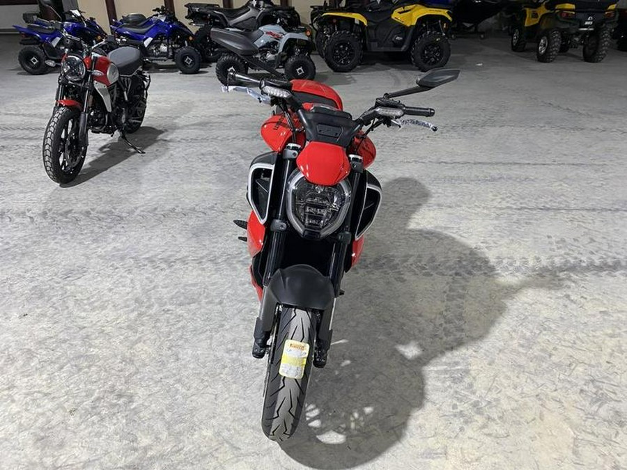 2024 Ducati Diavel V4 Red