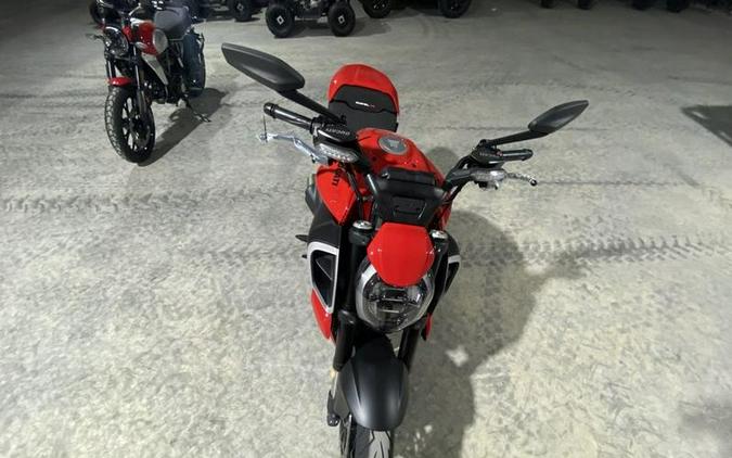 2024 Ducati Diavel V4 Red