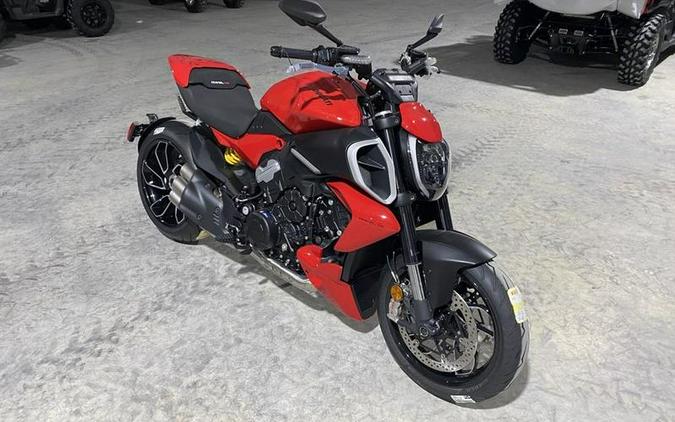 2024 Ducati Diavel V4 Red