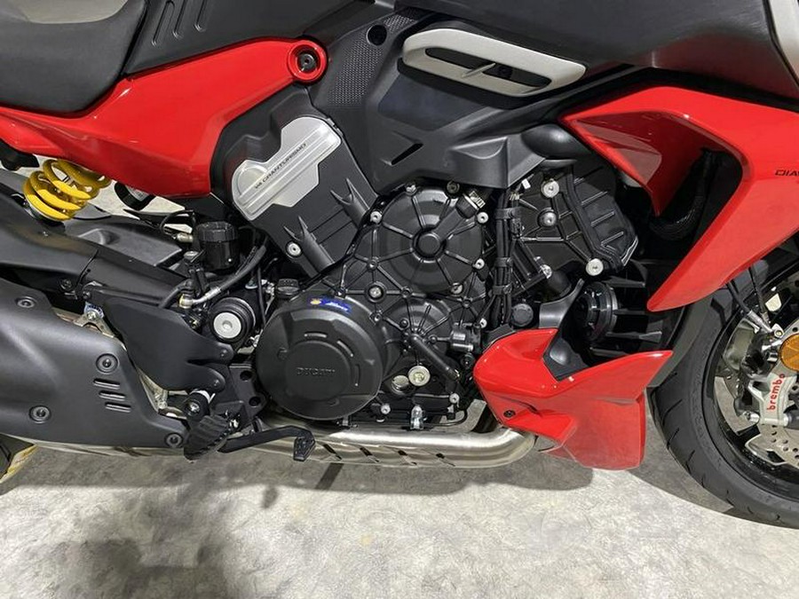 2024 Ducati Diavel V4 Red