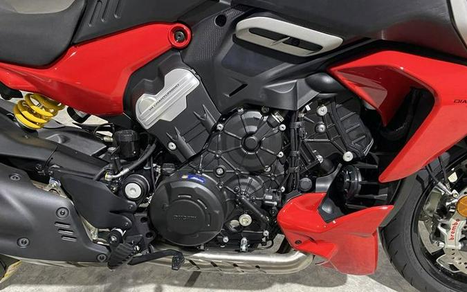 2024 Ducati Diavel V4 Red