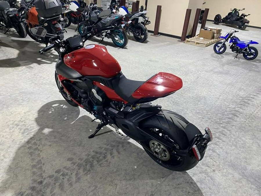 2024 Ducati Diavel V4 Red