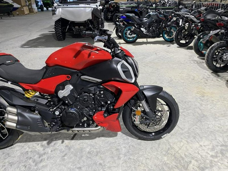 2024 Ducati Diavel V4 Red