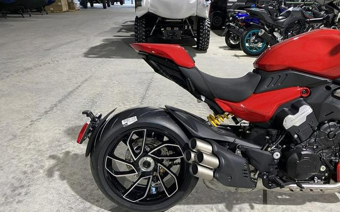 2024 Ducati Diavel V4 Red