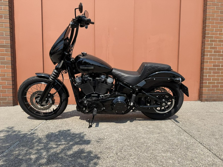 Harley-Davidson® Street Bob® Vivid Black
