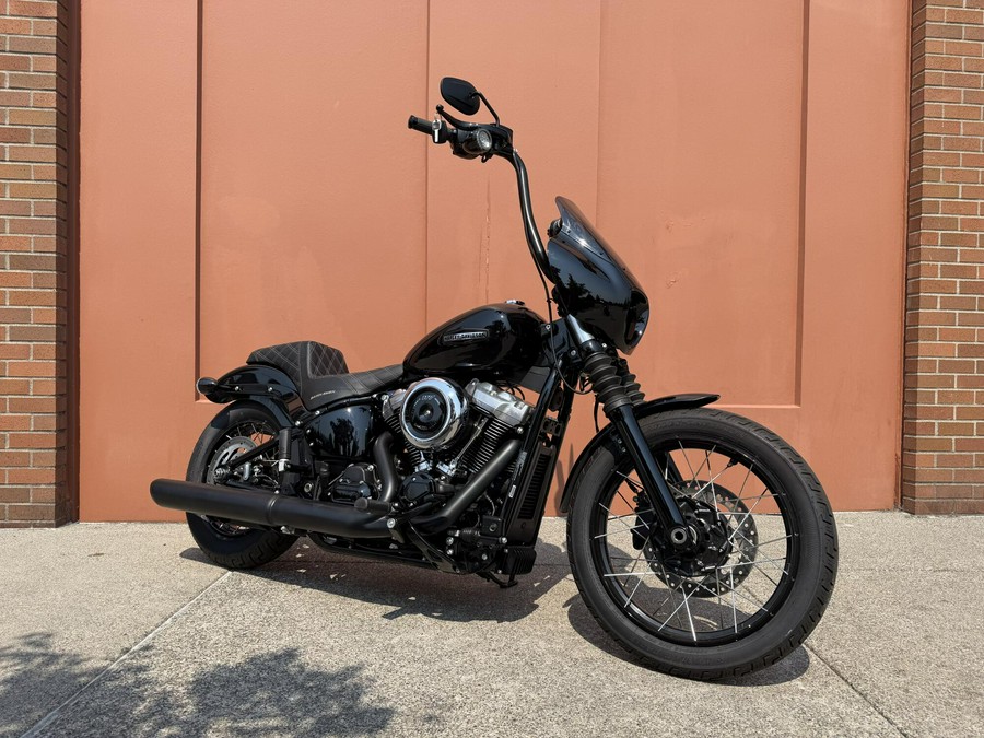Harley-Davidson® Street Bob® Vivid Black