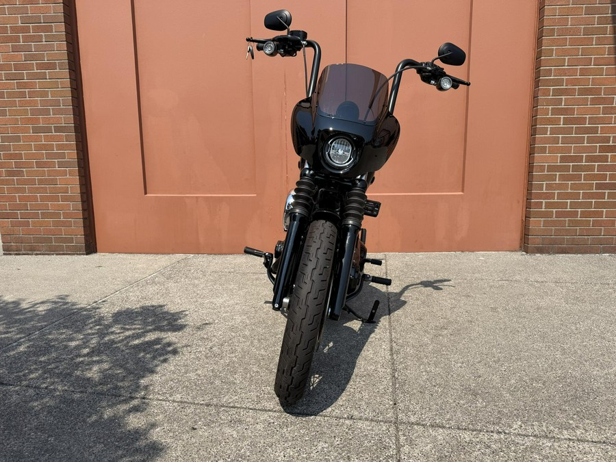 Harley-Davidson® Street Bob® Vivid Black