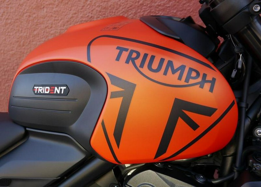 2023 Triumph Trident 660 Matte Baja Orange / Matte Storm Grey