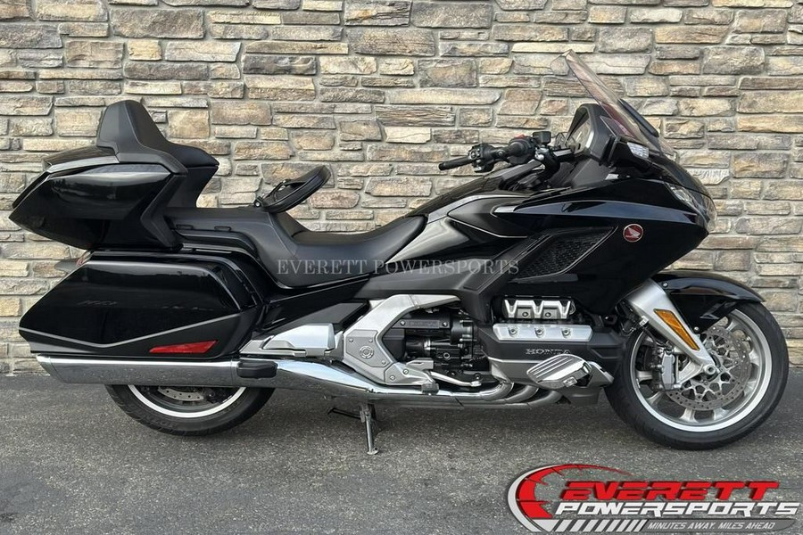 2019 Honda® Gold Wing Tour Automatic DCT Darkness Black Metallic