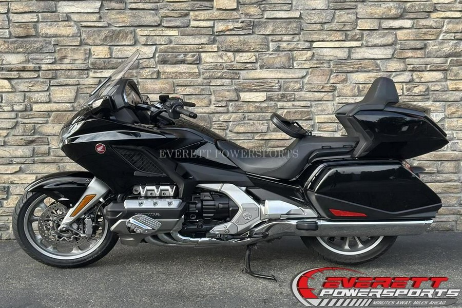 2019 Honda® Gold Wing Tour Automatic DCT Darkness Black Metallic