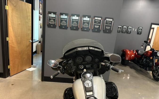 2006 Harley-Davidson® Electra Glide® Classic Silver