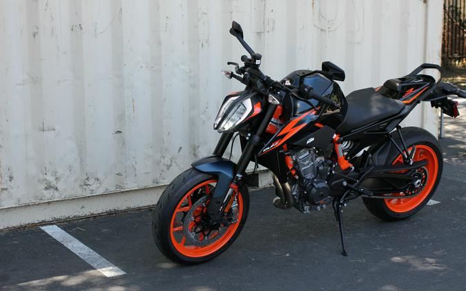 2023 KTM 890 Duke R