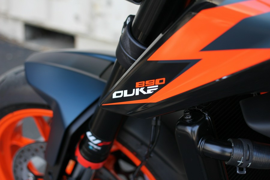 2023 KTM 890 Duke R