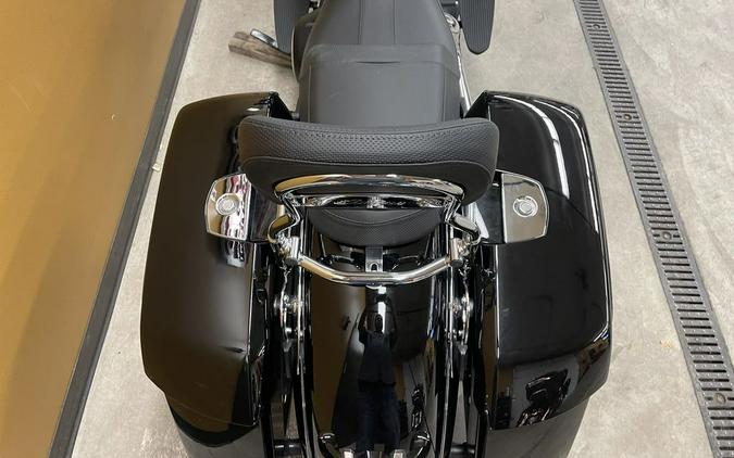 2021 Indian Motorcycle® Chieftain® Thunder Black