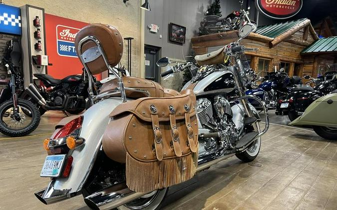 2016 Indian Motorcycle® Chief® Vintage Star Silver and Thunder Black