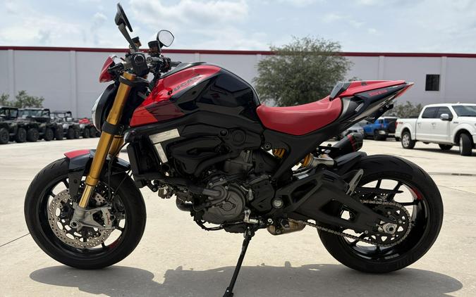 2024 Ducati MONSTER PLUS