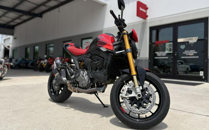 2024 Ducati MONSTER PLUS