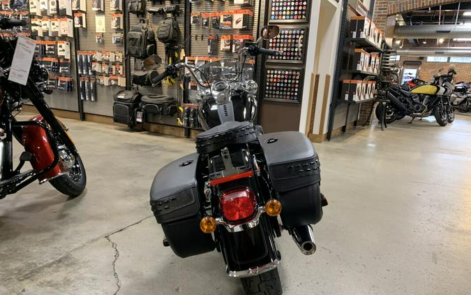 Harley-Davidson® Heritage Classic 2024 FLHCS Vivid Black
