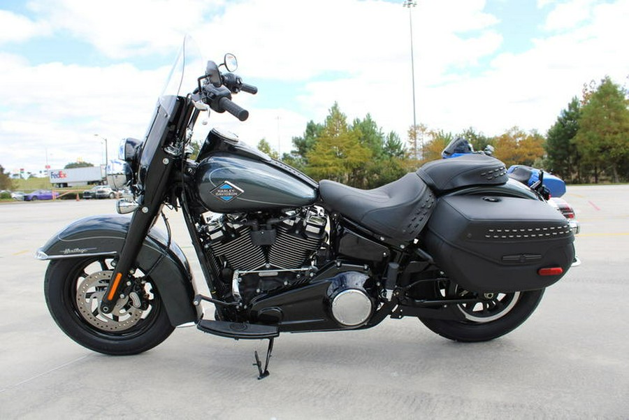 2025 Harley-Davidson® FLHC - Heritage Classic