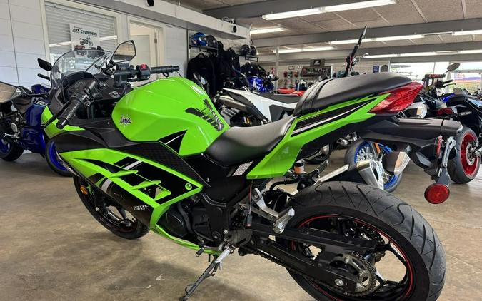 2014 Kawasaki Ninja® 300 SE