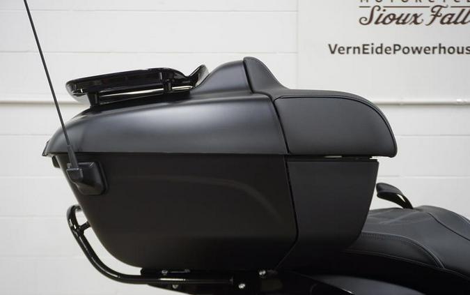 2025 Indian Motorcycle® Roadmaster® PowerPlus Dark Horse® Black Smoke