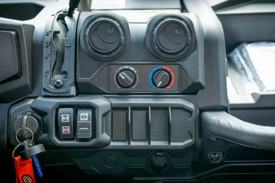 2026 Can-Am® Defender DPS CAB HD9 Compass Green