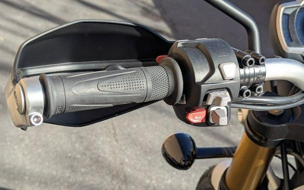 2026 Triumph Scrambler 1200 XE Matte khaki green