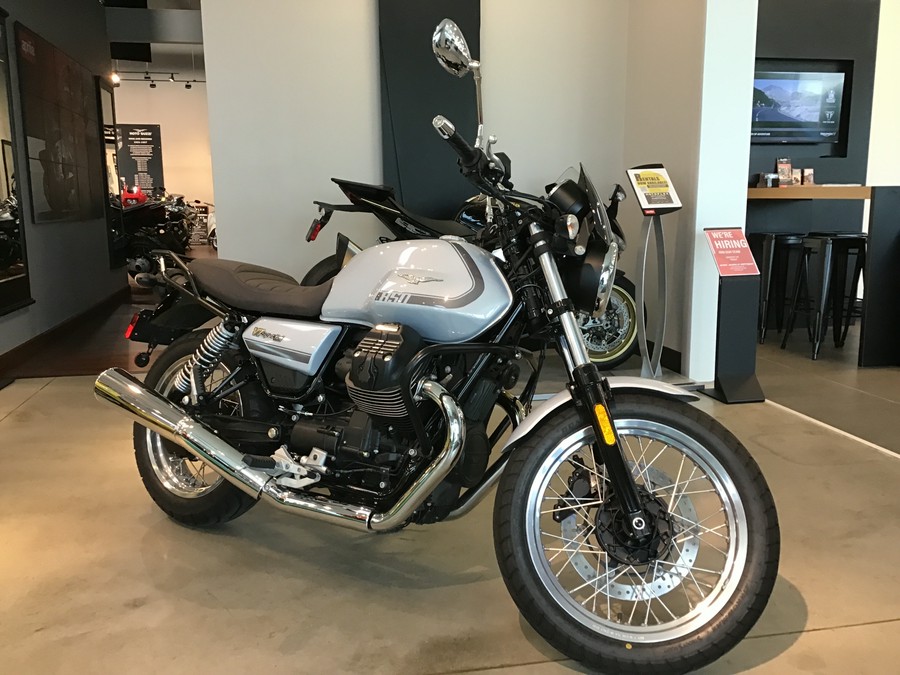 2021 Moto Guzzi V7 Special E5