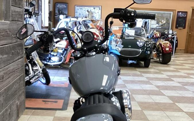 2026 Harley-Davidson® Street Bob® Dark Billiard Gray Chrome Cast Wheels