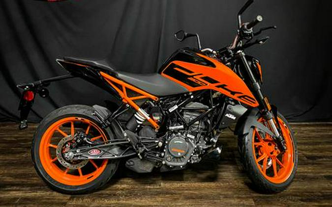 2023 KTM 200 Duke