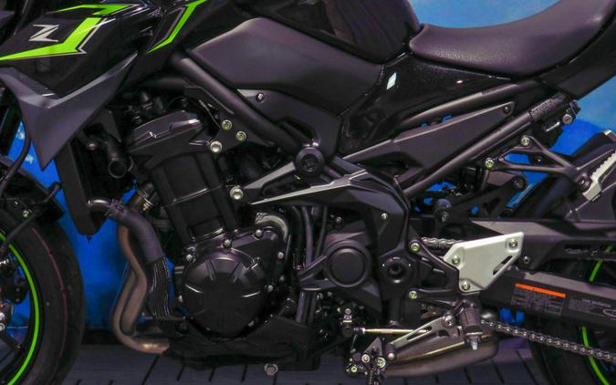 2024 Kawasaki Z900 ABS Metallic Spark Black/Metallic Matte Dark Gray