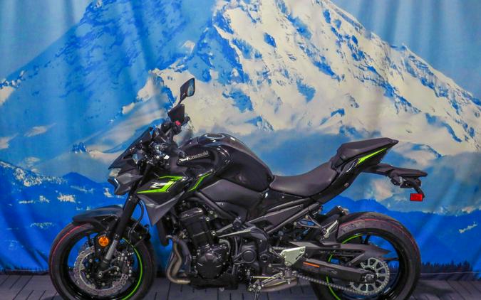 2024 Kawasaki Z900 ABS Metallic Spark Black/Metallic Matte Dark Gray