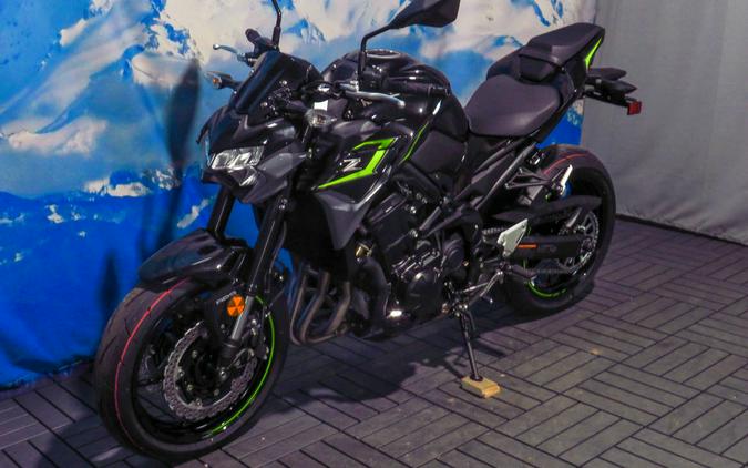 2024 Kawasaki Z900 ABS Metallic Spark Black/Metallic Matte Dark Gray