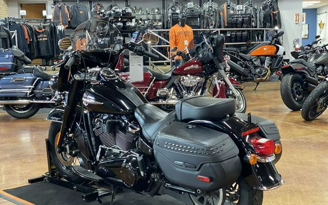 2019 Harley-Davidson Softail FLHC - Heritage Classic