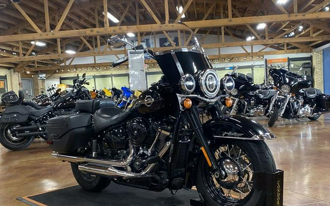 2019 Harley-Davidson Softail FLHC - Heritage Classic