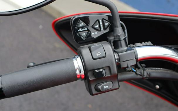 2015 Yamaha V Star 1300 Deluxe Rapid Red