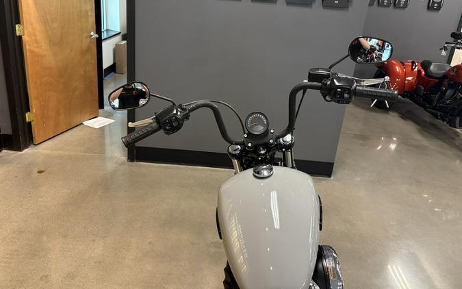 2025 Harley-Davidson® Street Bob® Billiard Gray w/Cast Wheels