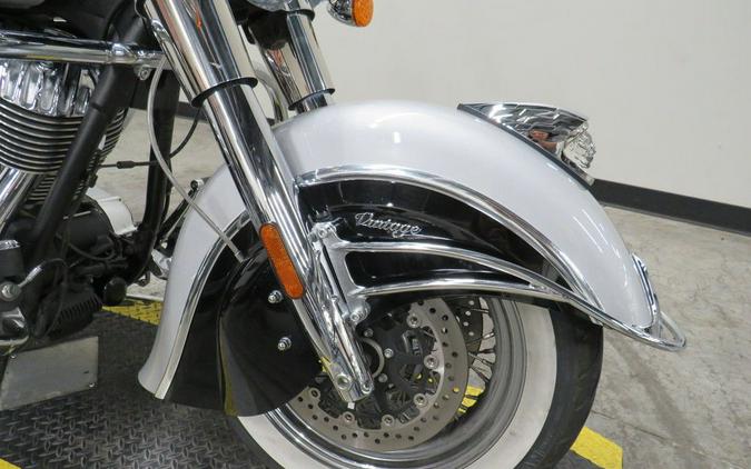 2016 Indian Motorcycle® Chief® Vintage Star Silver and Thunder Black