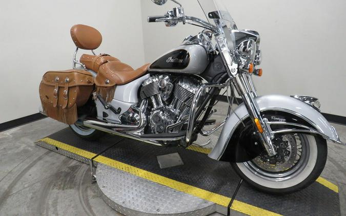 2016 Indian Motorcycle® Chief® Vintage Star Silver and Thunder Black