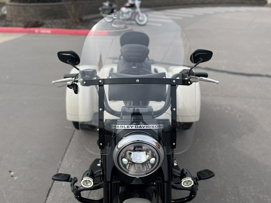 2023 Harley-Davidson® FLRT Freewheeler® White Sand Pearl