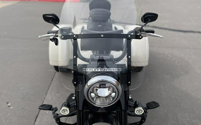 2023 Harley-Davidson® FLRT Freewheeler® White Sand Pearl