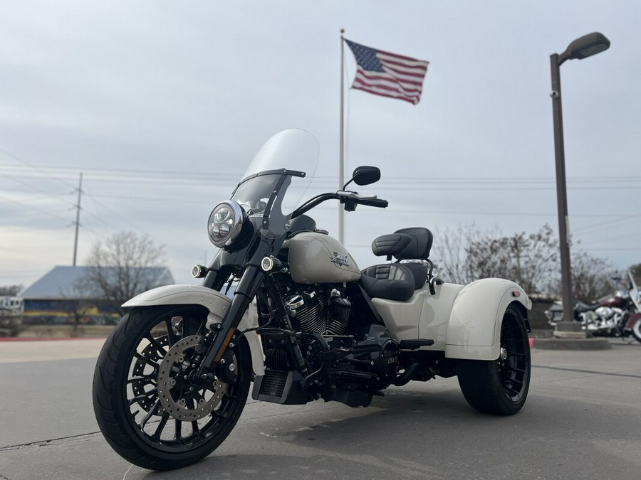 2023 Harley-Davidson® FLRT Freewheeler® White Sand Pearl