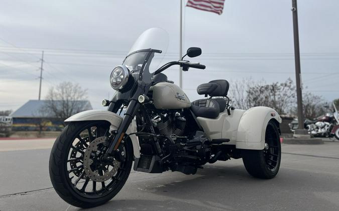2023 Harley-Davidson® FLRT Freewheeler® White Sand Pearl