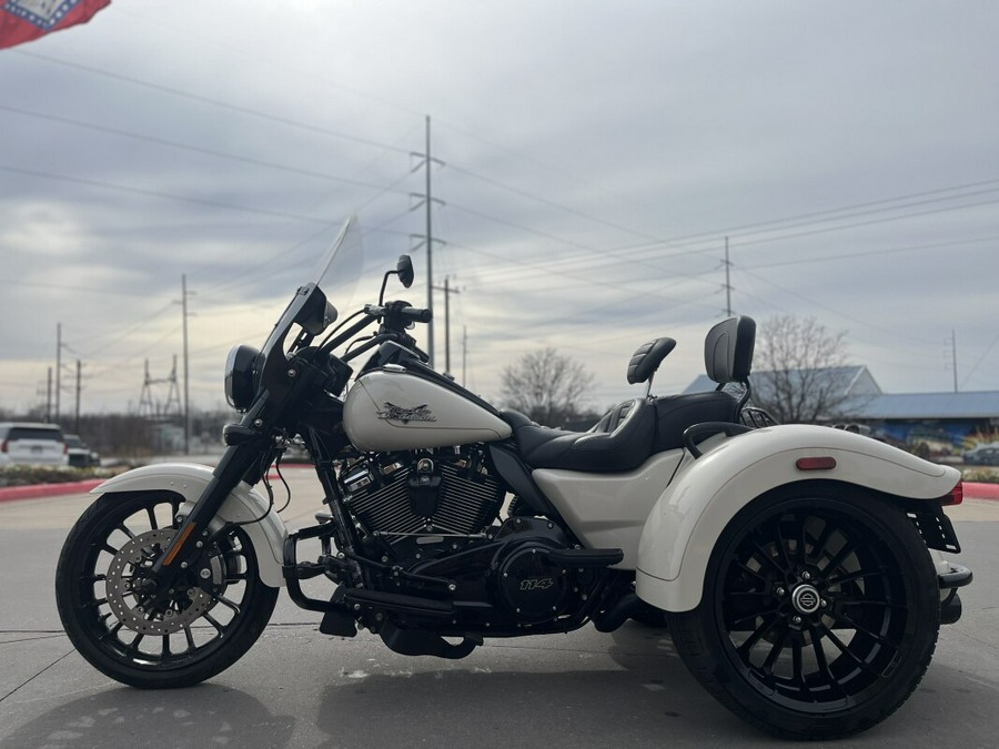 2023 Harley-Davidson® FLRT Freewheeler® White Sand Pearl