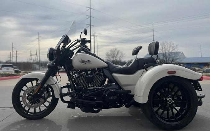 2023 Harley-Davidson® FLRT Freewheeler® White Sand Pearl