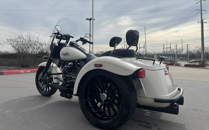 2023 Harley-Davidson® FLRT Freewheeler® White Sand Pearl